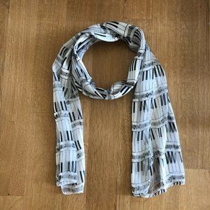 Women's patterned scarf